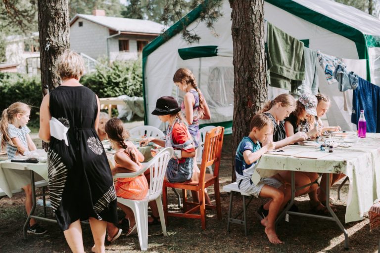 Angļu valodas un mākslas nometne bērniem: 2018. gada vasara